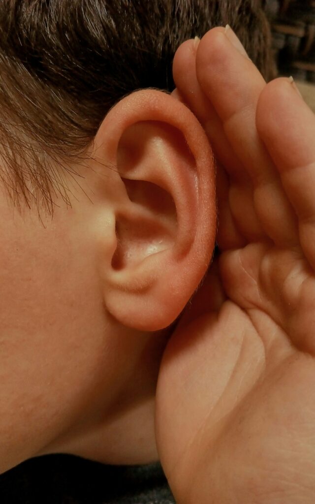 Why Is My Earwax Dark? guide to earwax composition, dark wax, oxidation, buildup, debris, infections, irritation, and warning signs.
